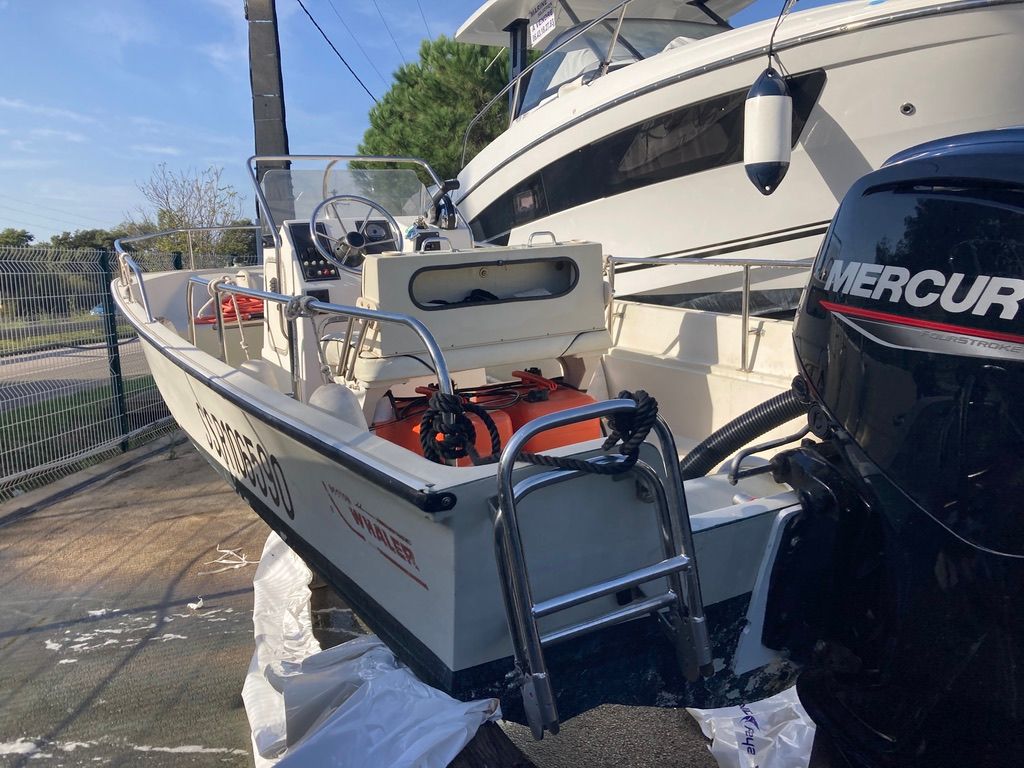 slider 2 Boston Whaler  17 Montauk